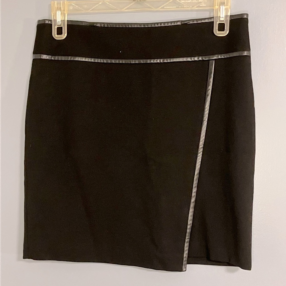 WHITE HOUSE BLACK MARKET PENCIL SKIRT WITH FAUX LEATHER TRIM SIZE 8